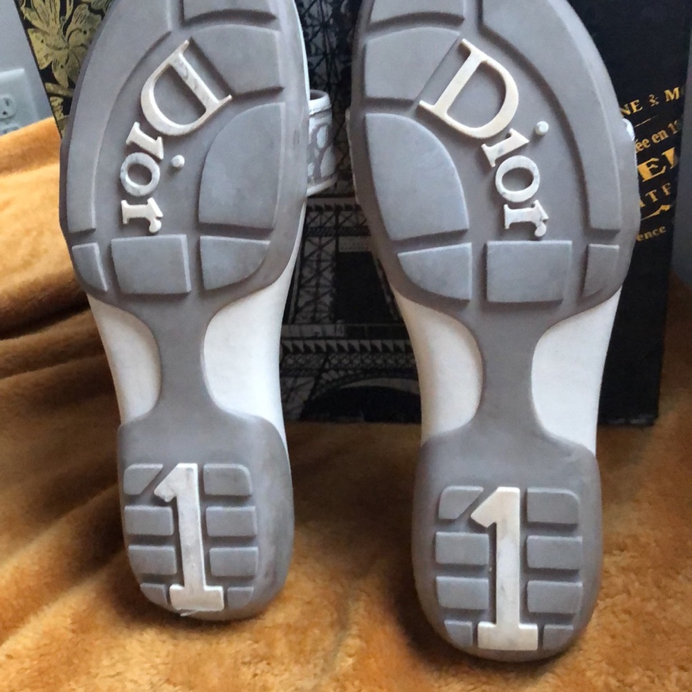 Women's Embroidered White Slide Sandals - Picture 3 of 9